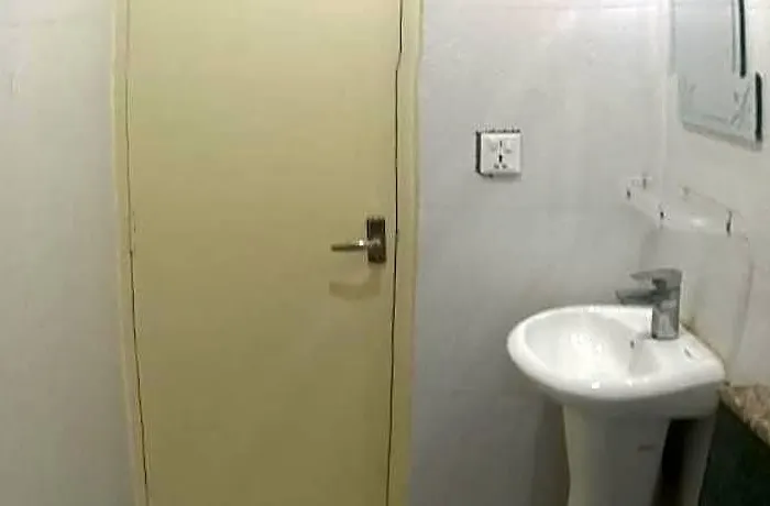 Hostel Down To Earth *